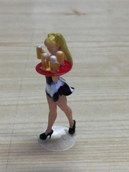 Preview: Kellnerin mit Tablett