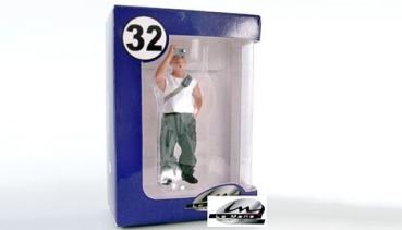 Preview: Zuschauer Renaud m.Smartphone, 1/32, LeMans Miniatures 132062M