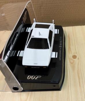 Preview: James Bond Lotus Esprit S1 - The Spy Who Loved Me 'Wet Nellie', 1/32, Scalextric C4359