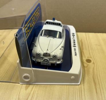 Preview: Jaguar MK2 - Police Edition, 1/32, Scalextric C4420