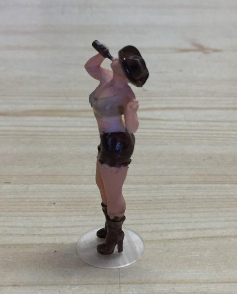 Muedchen mit Trinkflasche, 1/32
