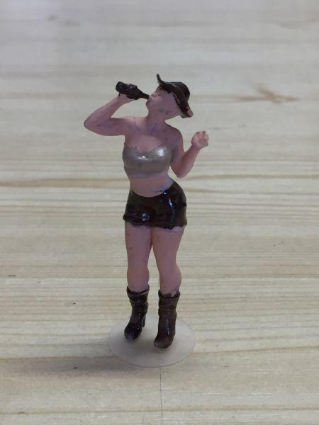 Muedchen mit Trinkflasche, 1/32