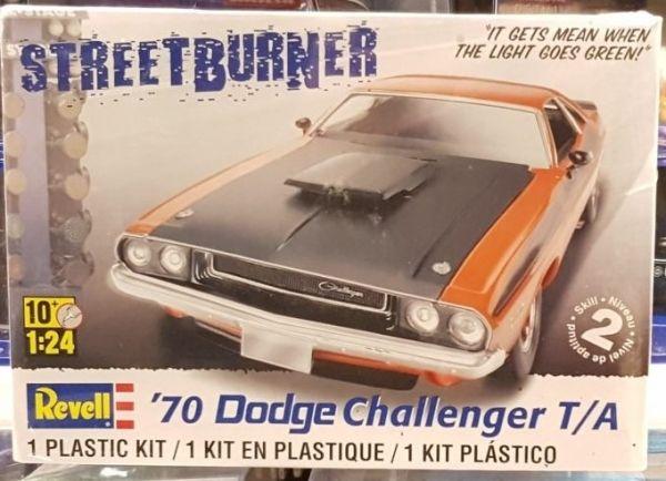 1970 Dodge Challenger 2 n 1, 1/24, Revell 85-2596