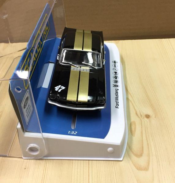 Ford Mustang 1966 - Black and Gold, Scalextric C4405